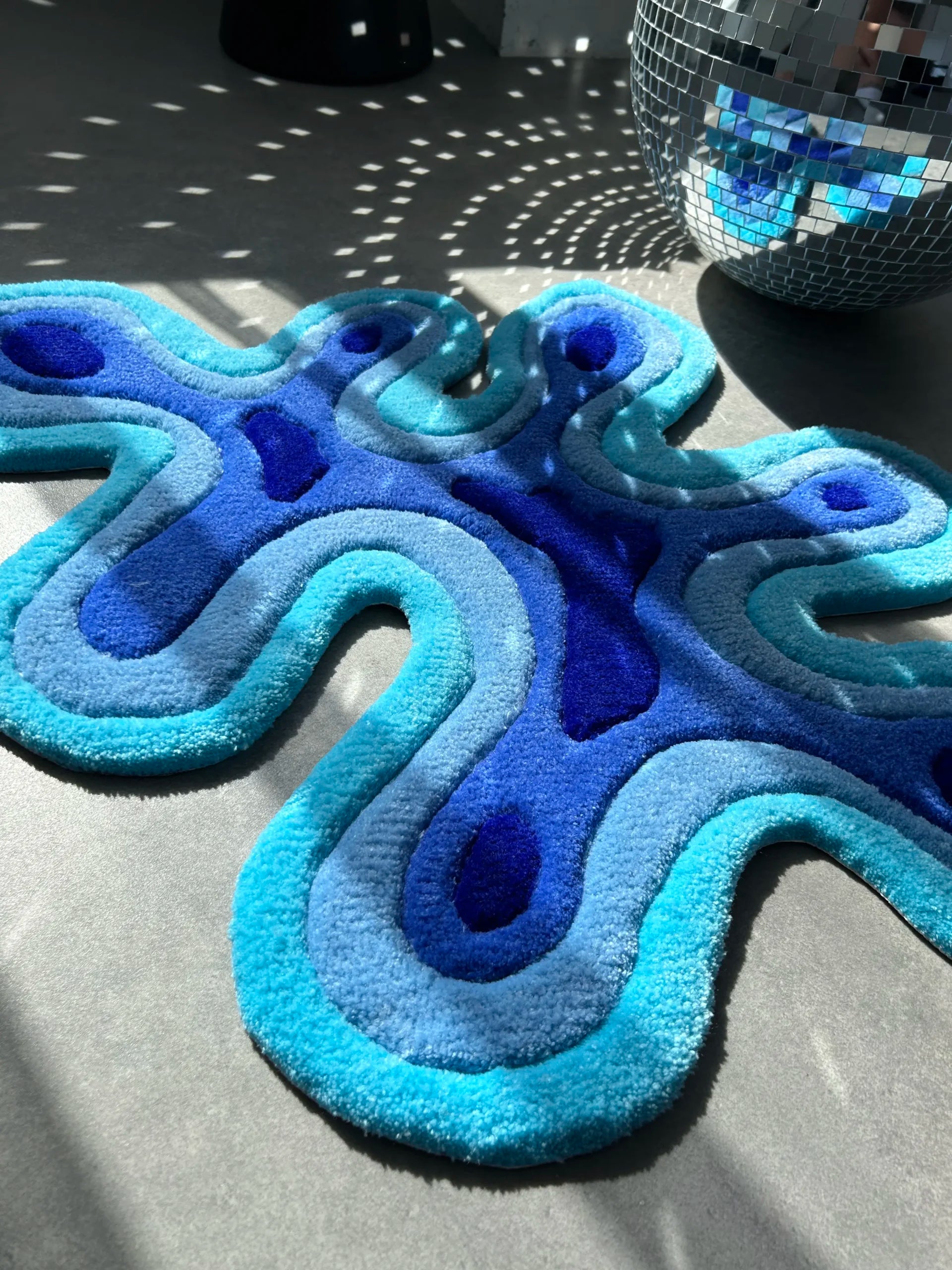Abstract Shape Tufted Rug - Modern Soft Room Accent - BOYOGO example 4