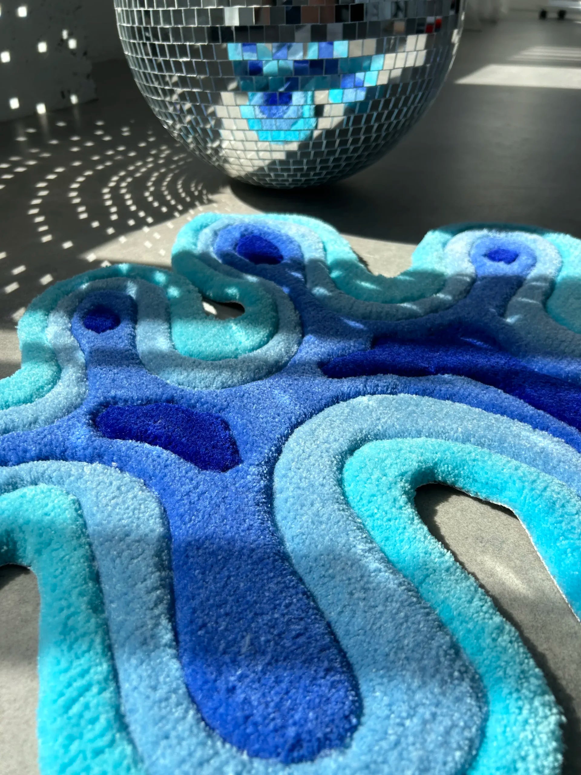 Abstract Shape Tufted Rug - Modern Soft Room Accent - BOYOGO example 5