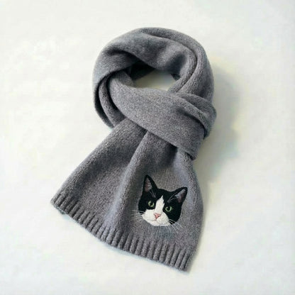 🧣 Custom Pet Portrait Knit Scarf – personalization and design detail
