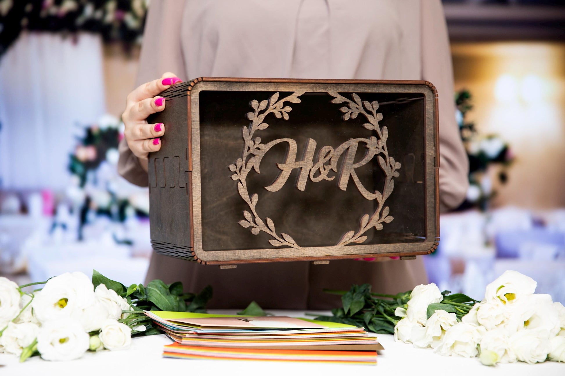 Eight engraving designs size and wood color guide
