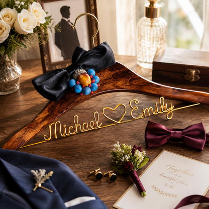 Personalized Bridal Hanger with Wire Name – personalization and design detail