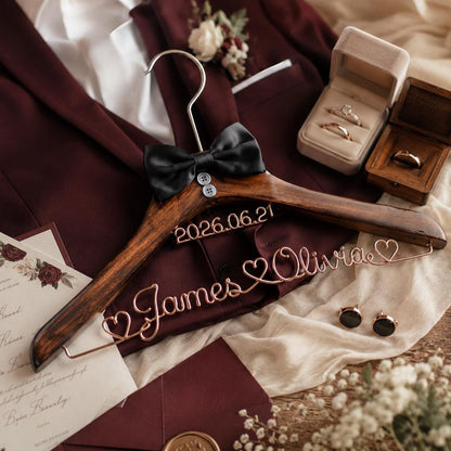 Personalized Bridal Hanger with Wire Name – close-up product detail