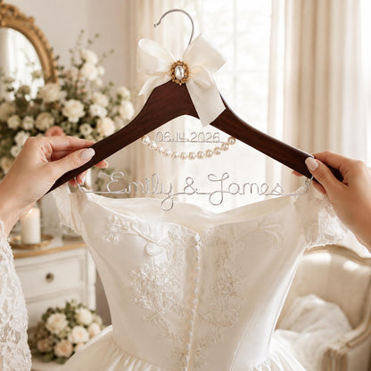 Personalized Bridal Hanger with Wire Name – personalization and design detail