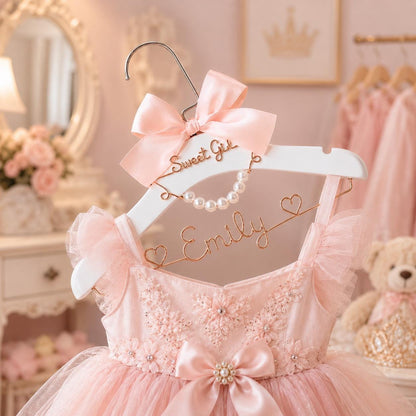 Personalized Bridal Hanger with Wire Name – personalization and design detail