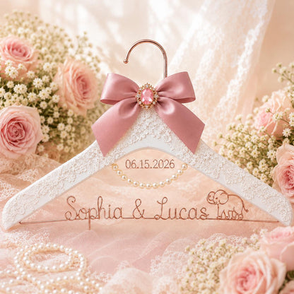 Personalized Bridal Hanger with Wire Name – close-up product detail