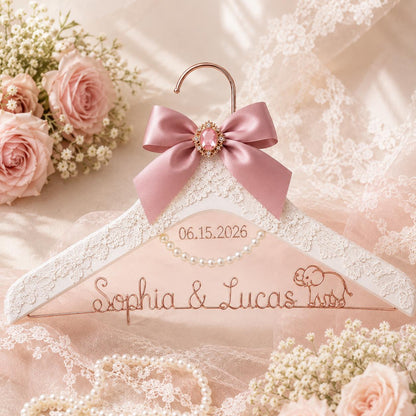Personalized Bridal Hanger with Wire Name – personalization and design detail