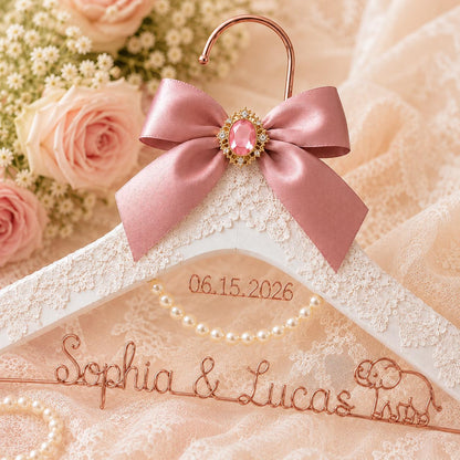 Personalized Bridal Hanger with Wire Name – handmade design detail