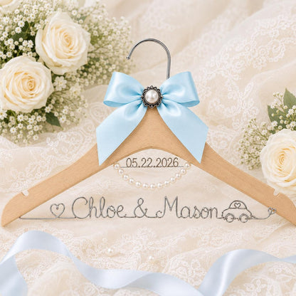 Personalized Bridal Hanger with Wire Name – material and finish detail