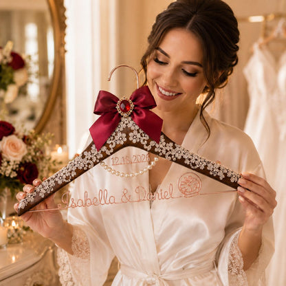 Personalized Bridal Hanger with Wire Name – close-up product detail