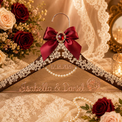 Personalized Bridal Hanger with Wire Name – material and finish detail