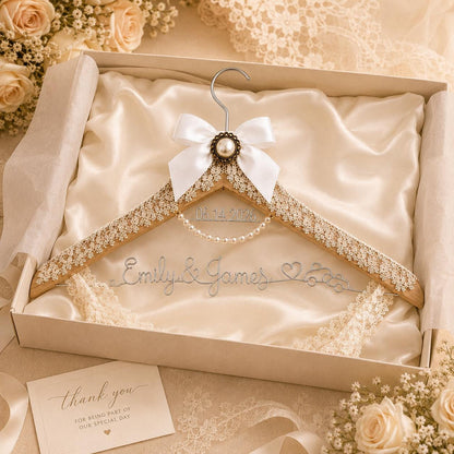 Personalized Bridal Hanger with Wire Name – personalization and design detail