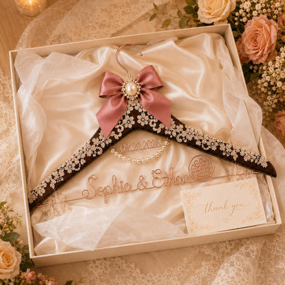 Personalized Bridal Hanger with Wire Name – material and finish detail