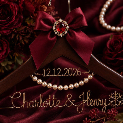 Personalized Bridal Hanger with Wire Name – personalization and design detail