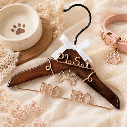 Personalized Bridal Hanger with Wire Name – close-up product detail