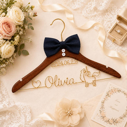 Personalized Bridal Hanger with Wire Name – close-up product detail