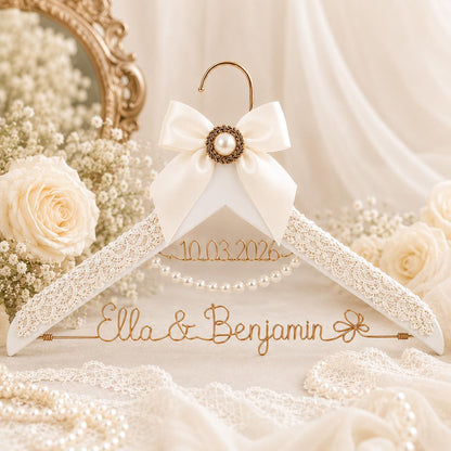 Personalized Bridal Hanger with Wire Name – size and style reference