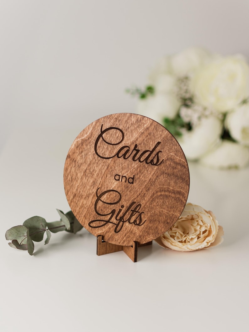 Matching wooden cards and gifts sign