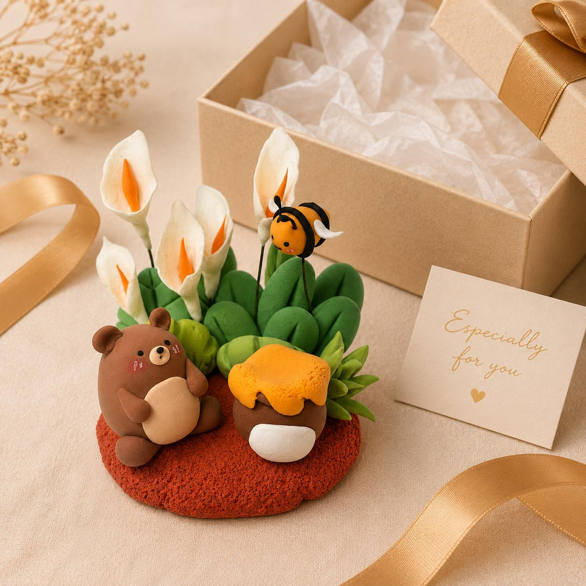 Bear and bee garden figurine — original listing image 3